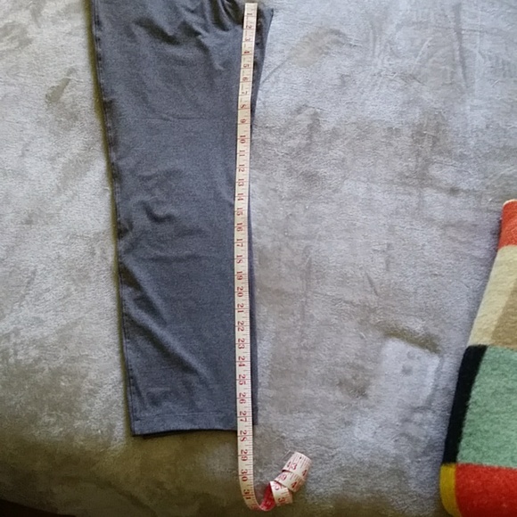 Lululemon On The Fly pants - Picture 9 of 10